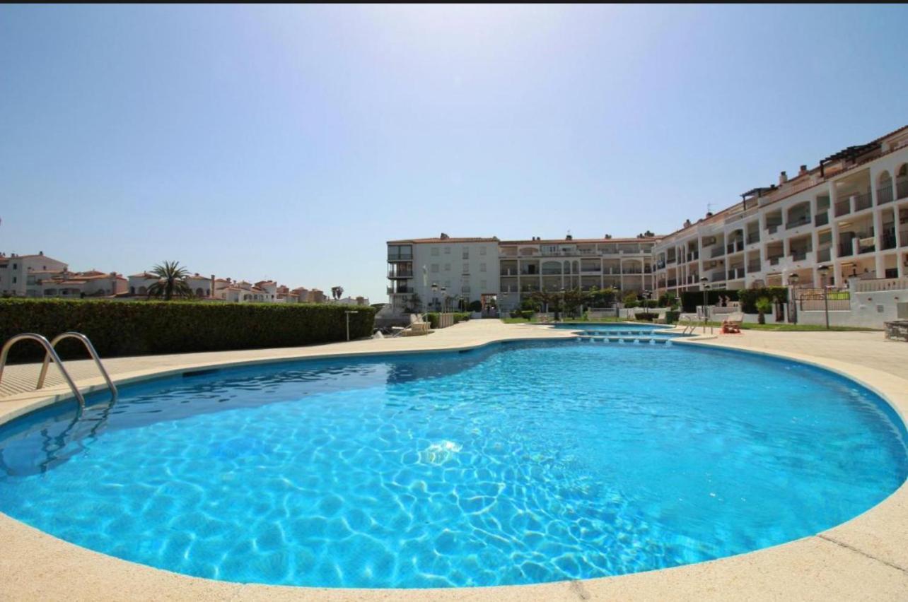 Apartamento Gran Lago Con Vistas Al Canal Емпуриабрава Екстериор снимка